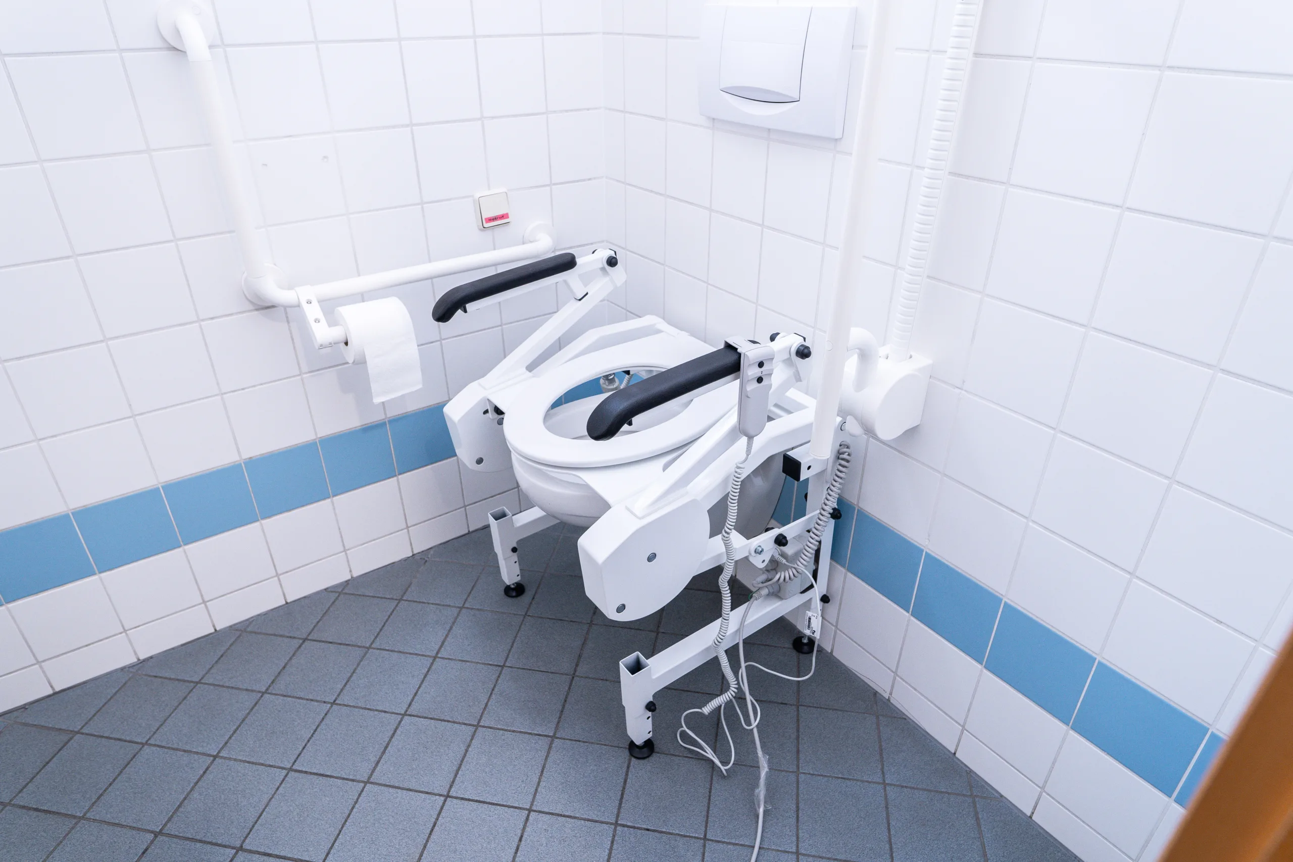 wc-aufstehhilfe elektrisch, totalansicht